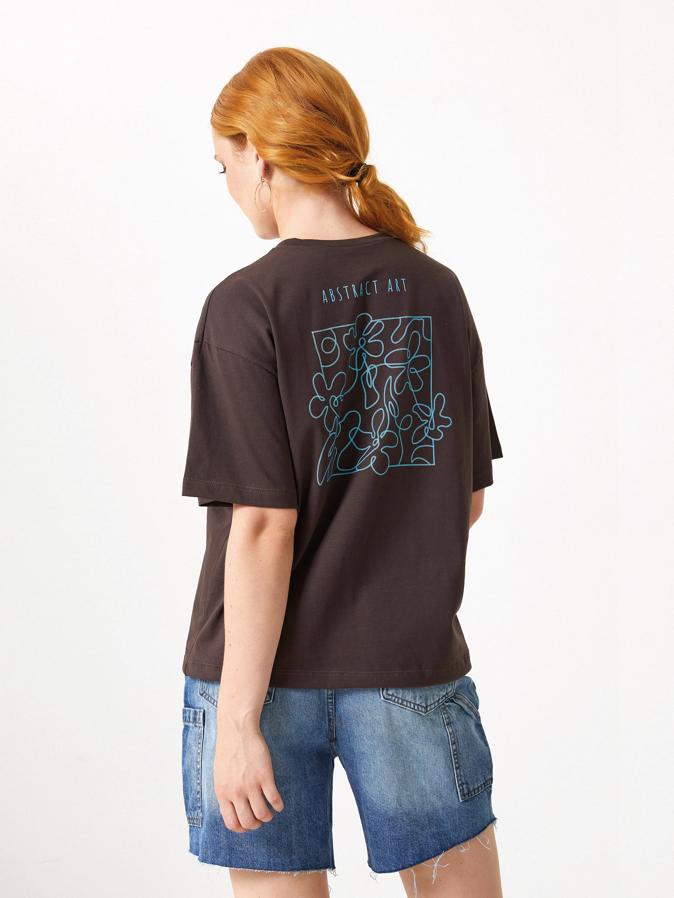 T-shirt oversize 100% cotone con stampa fiore astratto - Image 9