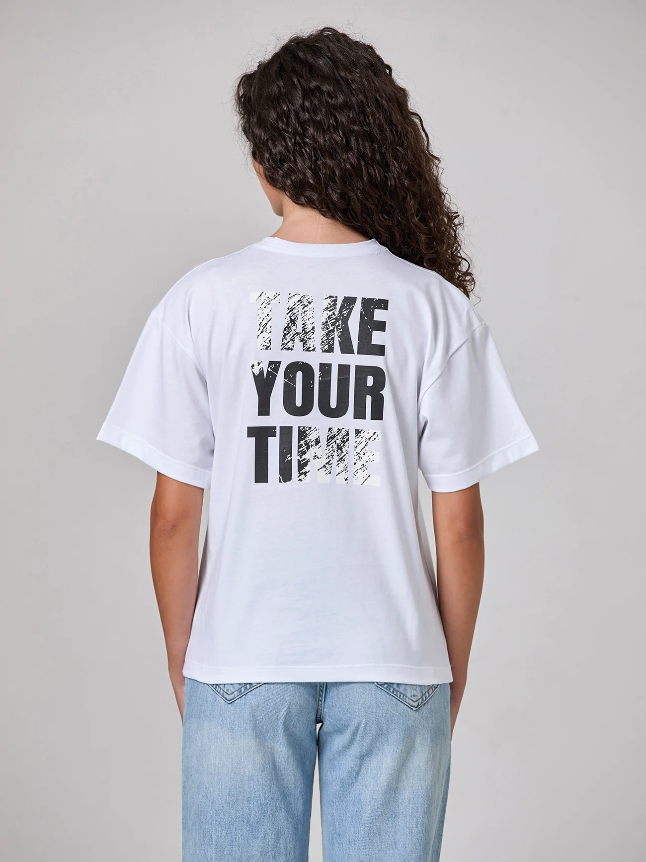 T-shirt oversize con scritte - Image 10