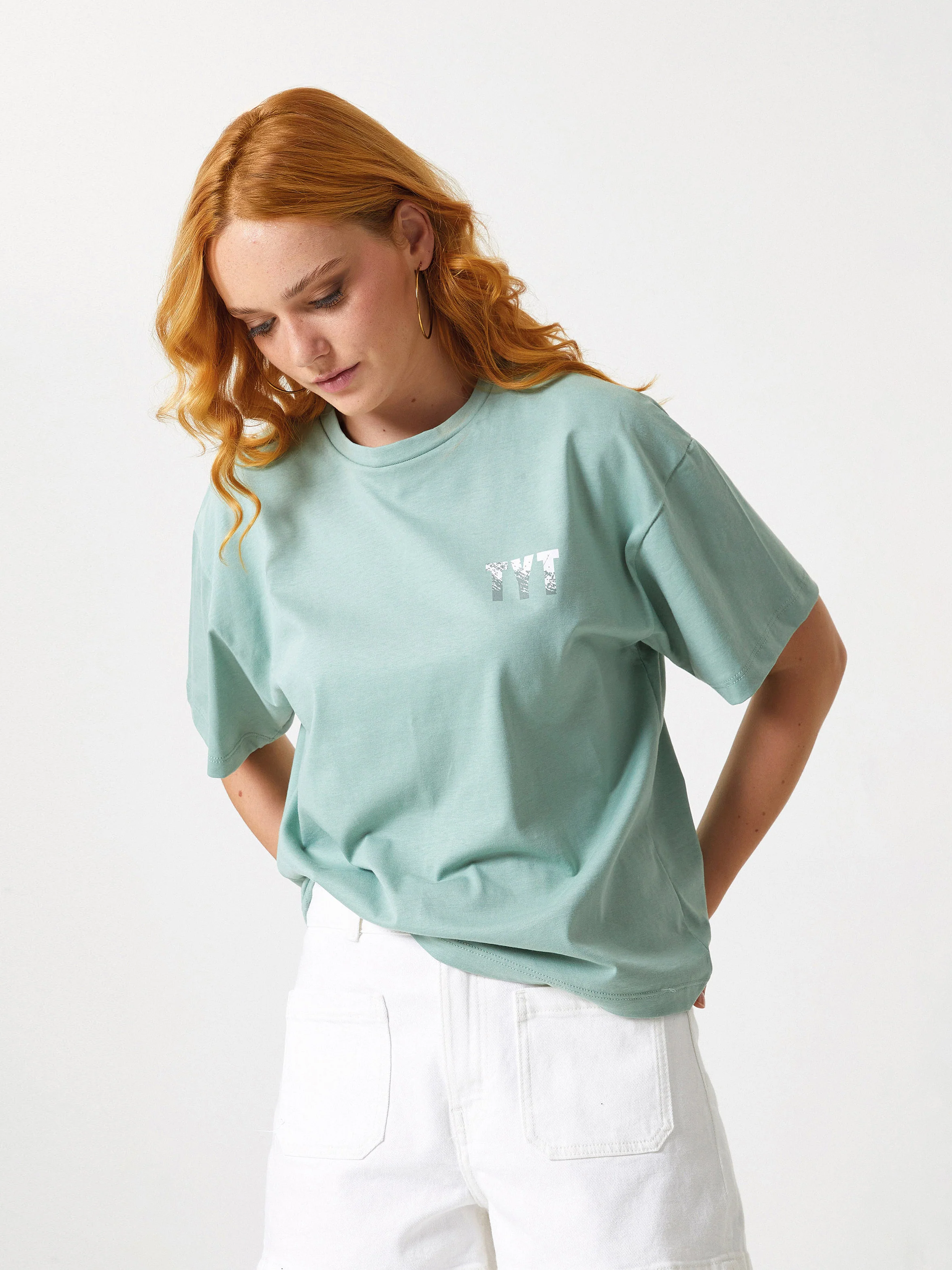 T-shirt oversize con scritte - Image 20