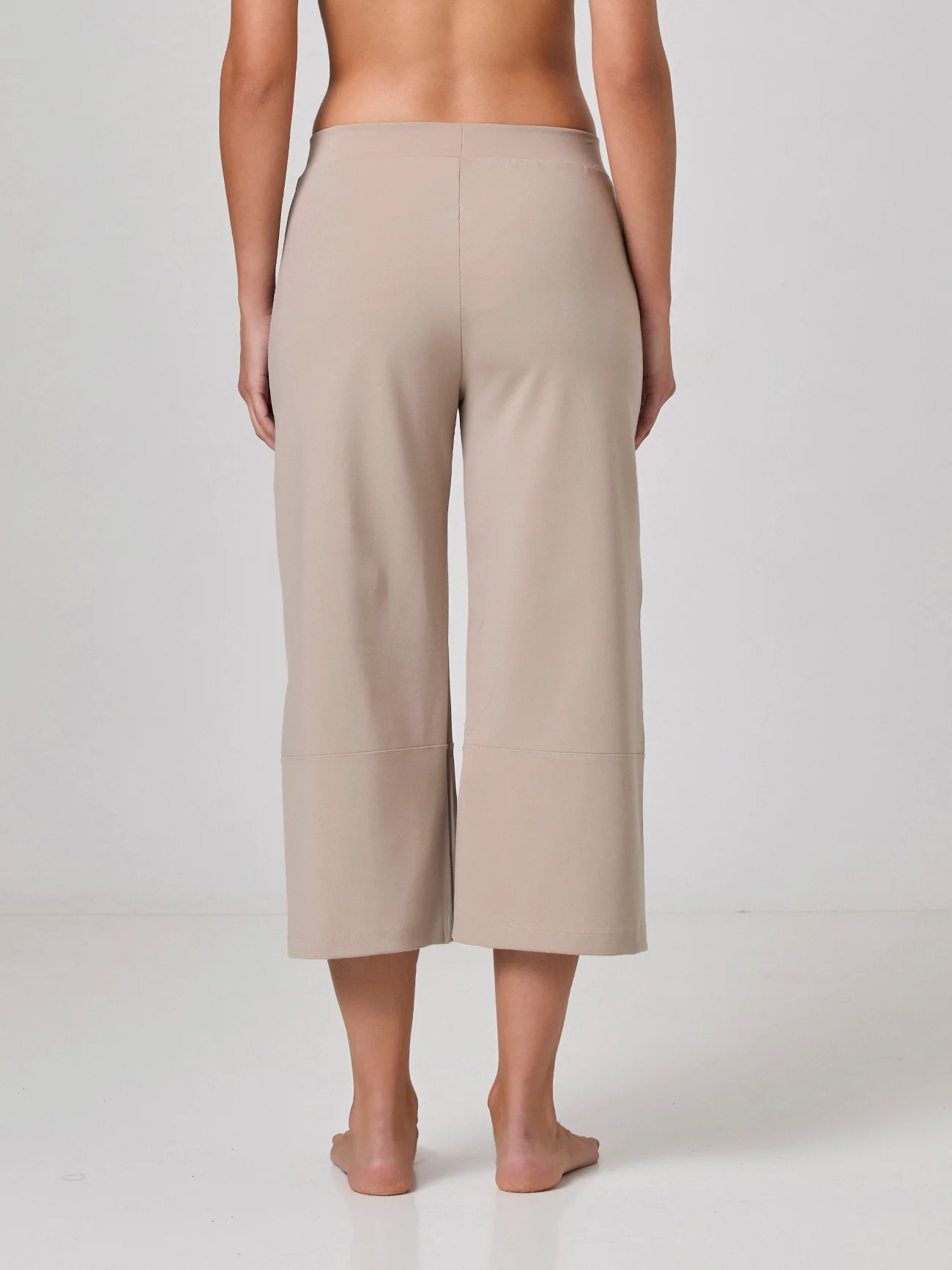 Pantalone capri con imputure - Image 3